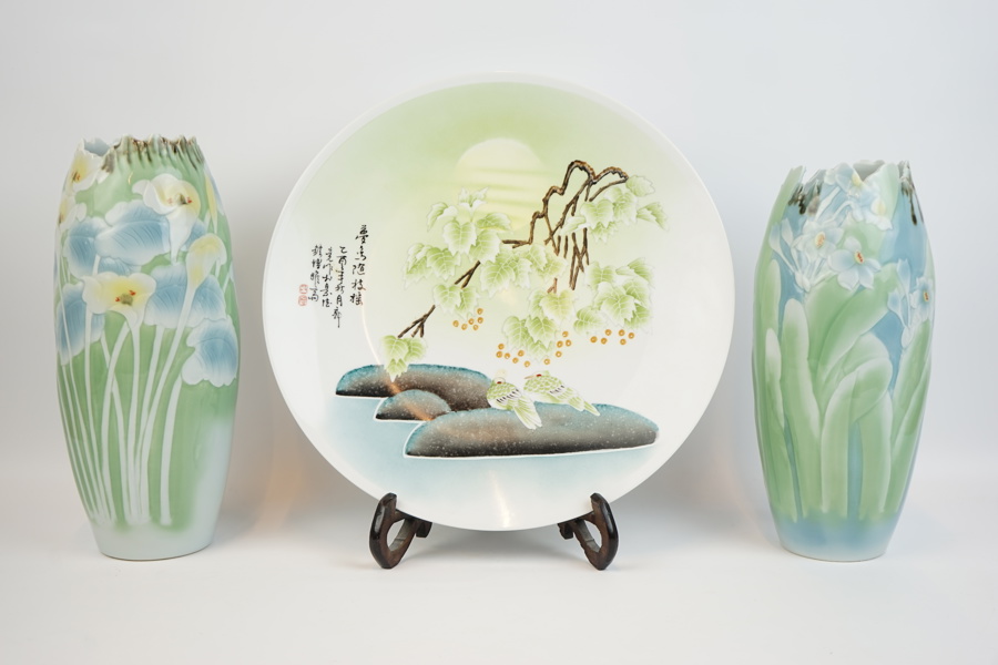 Vaser och fat, 3 delar, porslin, bl.a Boyazhai Jingdezhen, Kina.