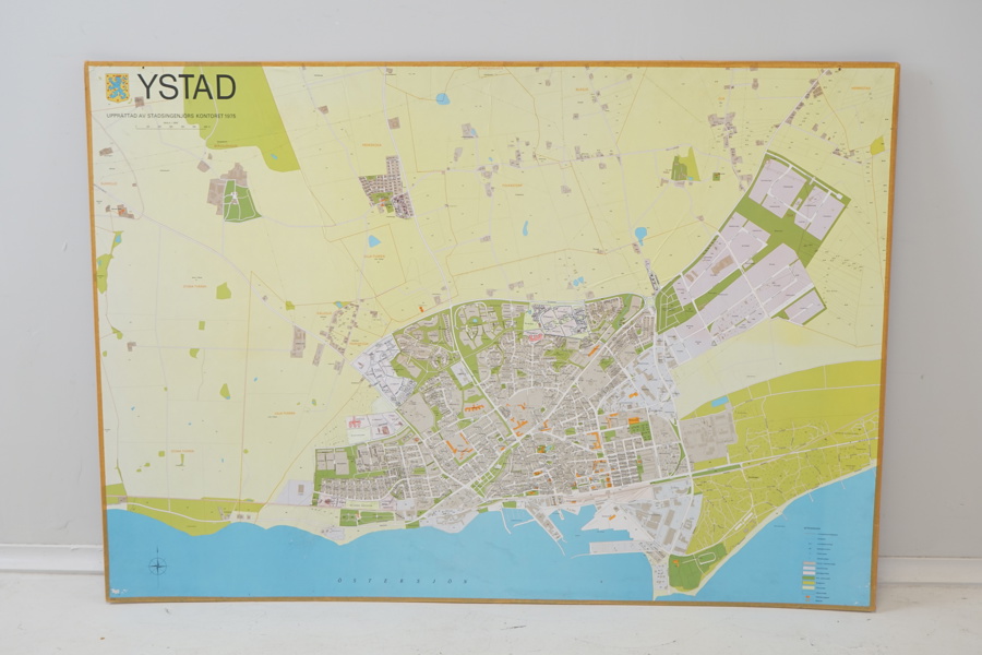 Karta över Ystad, 1975, uppfodrad på pannå.