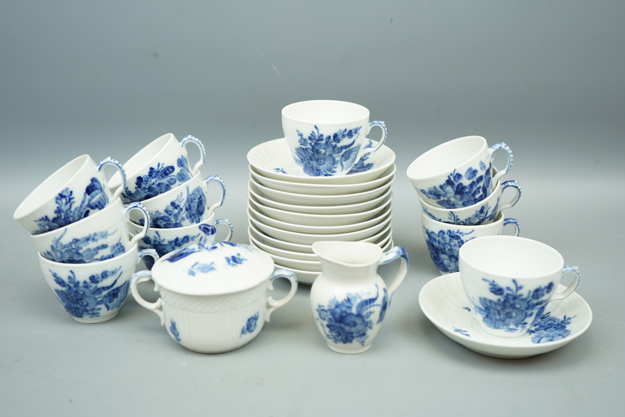 Kaffeservis, 13 delar, porslin, "Blå blomst", Royal Copenhagen.