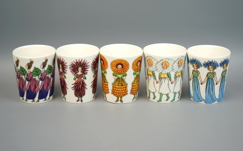 Muggar, 5 st, porslin, motiv från Elsa Beskow, Design House Stockholm.