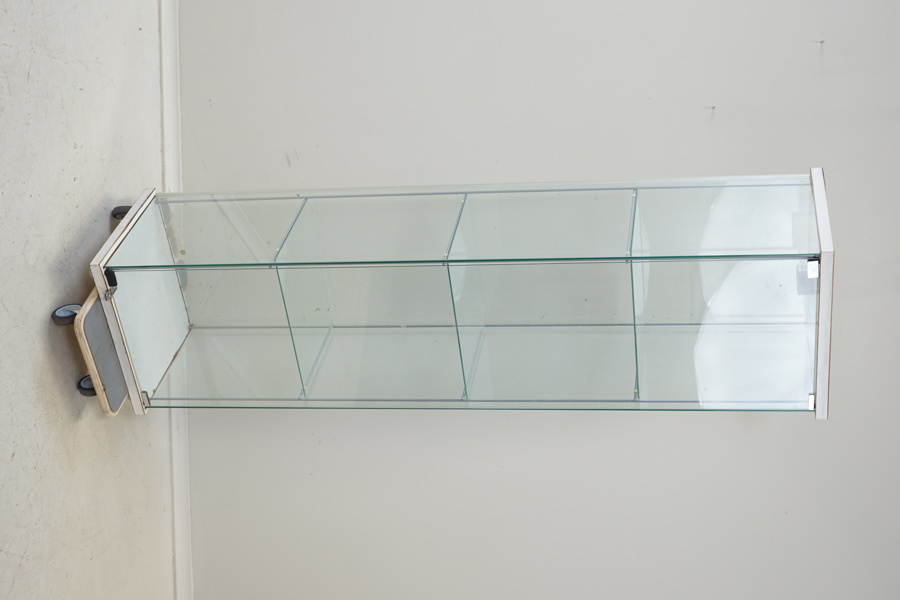 Vitrinskåp, glas/metall, Ikea.