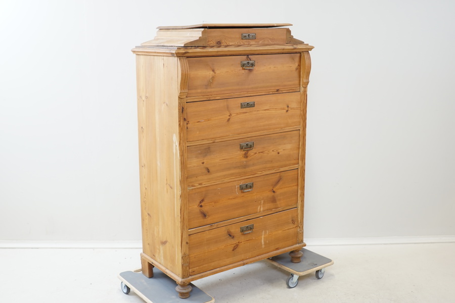 Byrå, 6 lådor, avlutad furu, 1900-tal.