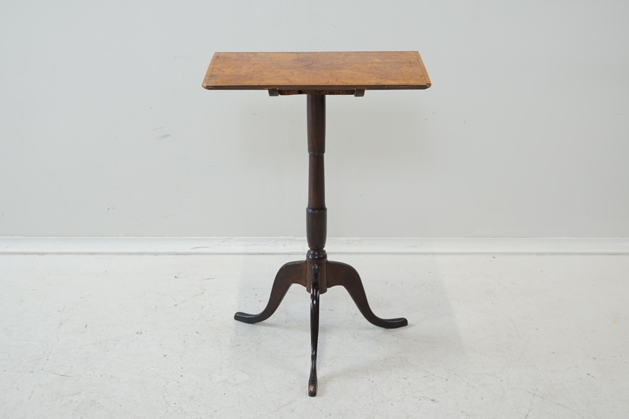 Fällbord, rotfanér, svärtat underrede, 1800/1900-tal.