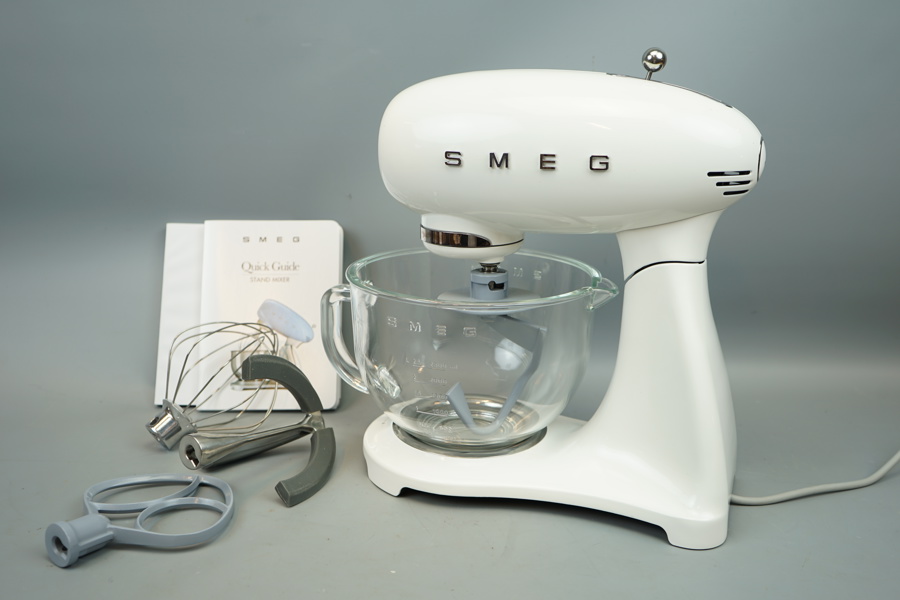 Smeg, köksmaskin, med tillbehör, Italien.