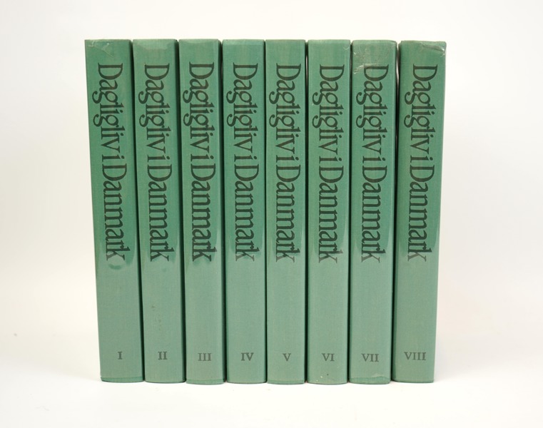 Böcker, Axel Steensberg, Dagligliv i Danmark, nr. 1-8, Nyt Nordisk Forlag Arnold Busck, Köpenhamn, 1982.
