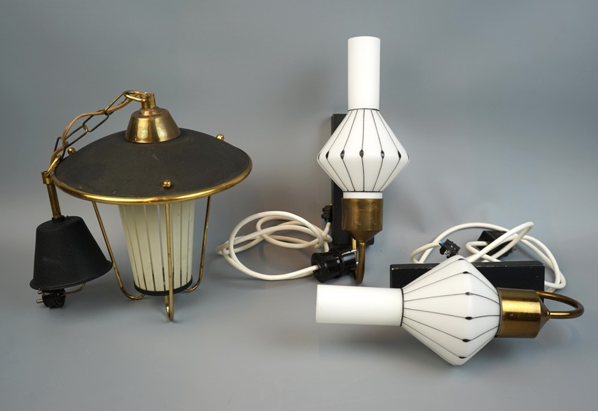 Taklampa och vägglampor, 3 delar, glas/mässing, 1950-tal.