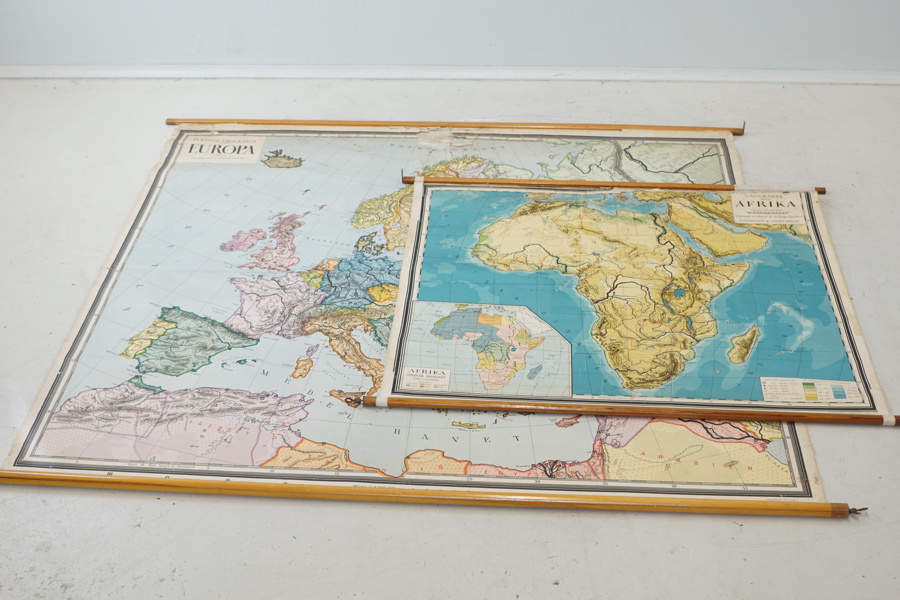 Väggkartor, 2 st, Europa, 1927, och Afrika 1928, politiska.