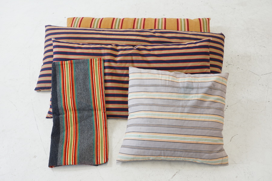 Kuddar, 5 st, textil, allmogestil.
