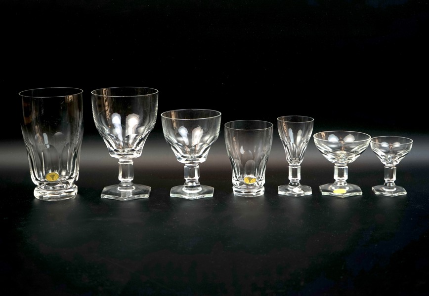 Glasservis, 90 delar, Björn från Hovmantorp.