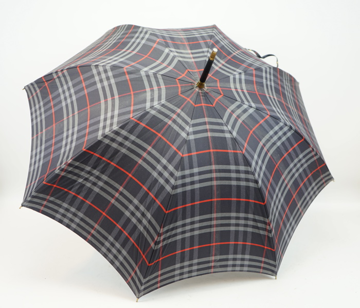 Burberrys, paraply, textil, trä, tillverkat innan 1999.