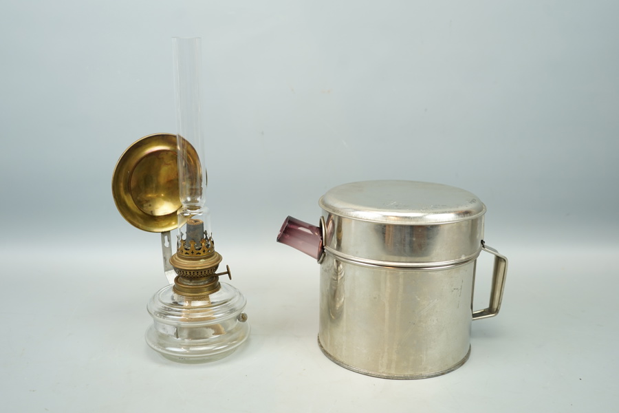 Fotogenlampa och kaffekula, metall/glas.