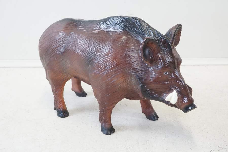 Skulptur, "Vildsvin", harts/glasfiber.