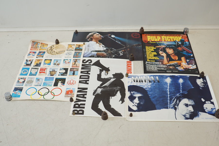 Affischer, 5 st, bl.a Nirvana och Pulp Fiction.