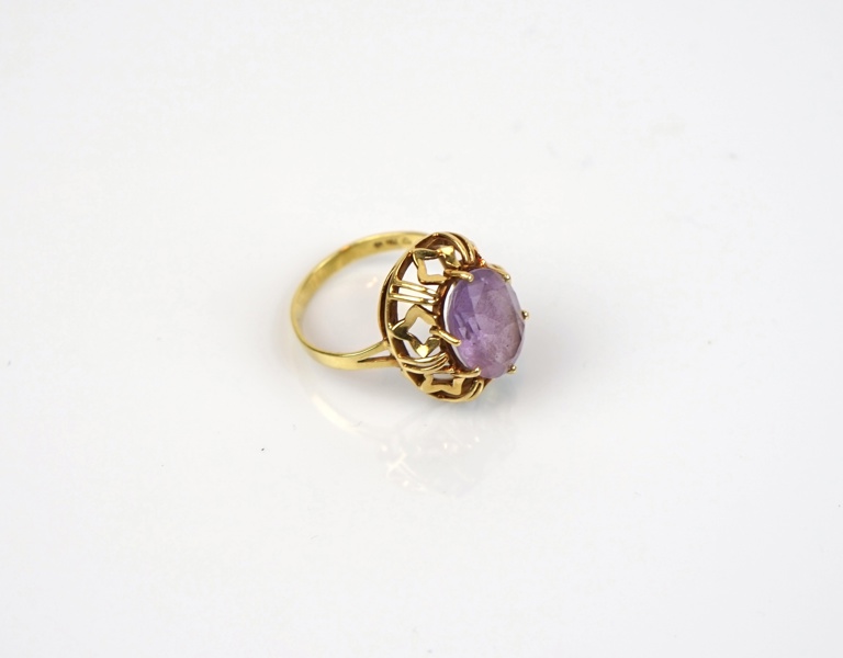 Ring, guld 18K, med ametist.