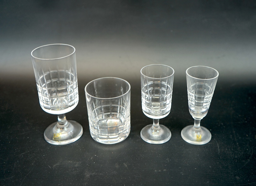Vicke Lindstrand, glasservis, 48 delar, "City", Kosta. 