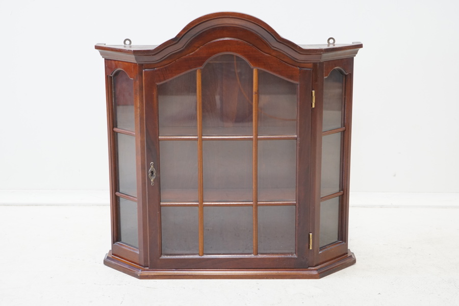 Väggskåp, mahogany, 1900-talets senare del.