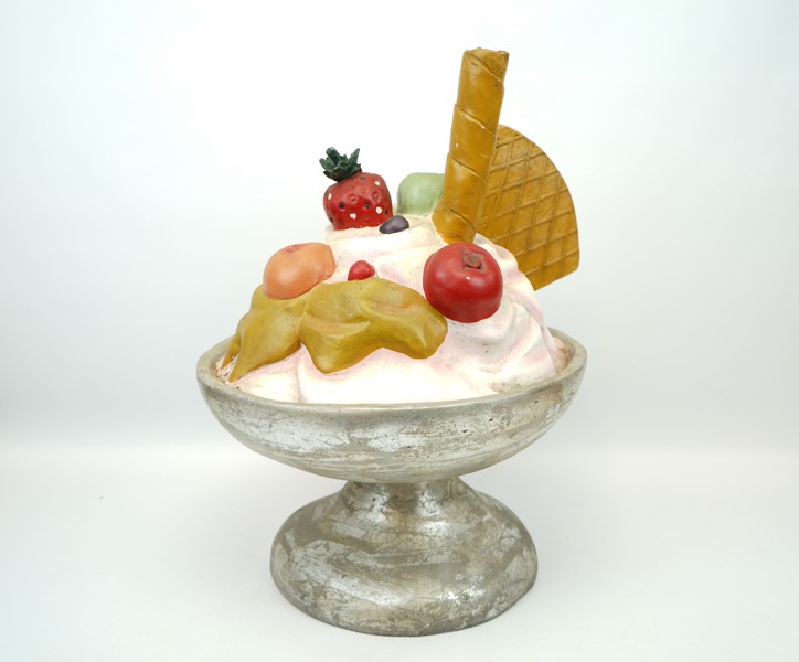 Skulptur, "Glasskål", polyesterglasfiber, LVD.