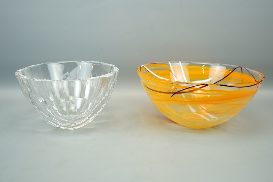 Skålar, 2 st, glas, Anne Nilsson, "Zenit", Orrefors och Anna Ehrner, "Kontrast", Kosta Boda.