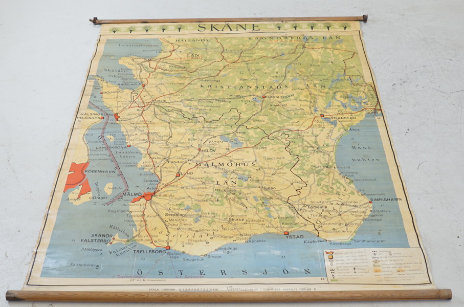 Skolkarta, "Skåne", Generalstabens Litografiska Anstalts Förlag, 1959, samt linjaler.