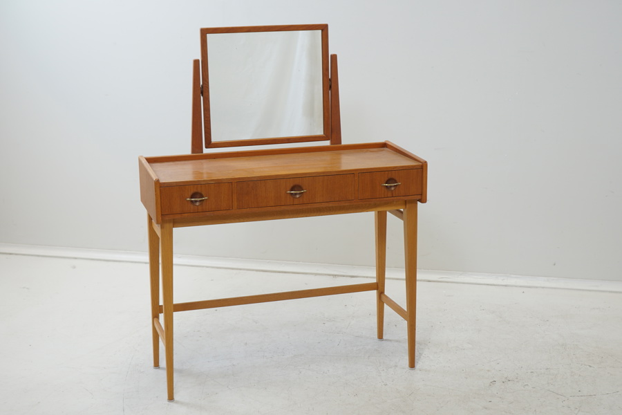 Sminkbord, teak, Fröseke AB Nybrofabriken, 1900-talets mitt.