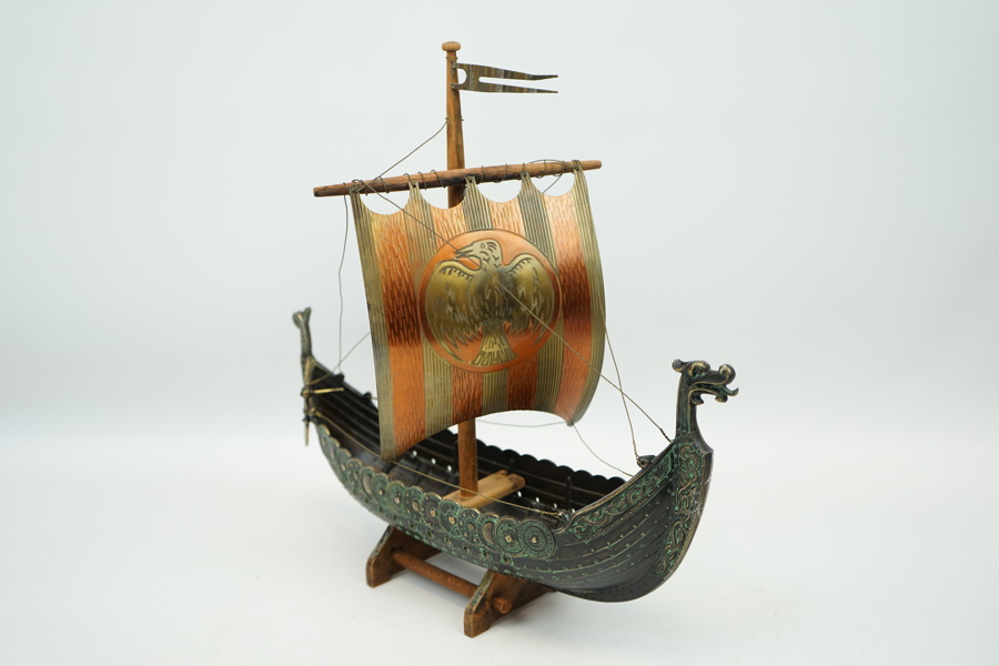 Vikingaskepp, metall/trä, 1900-tal.