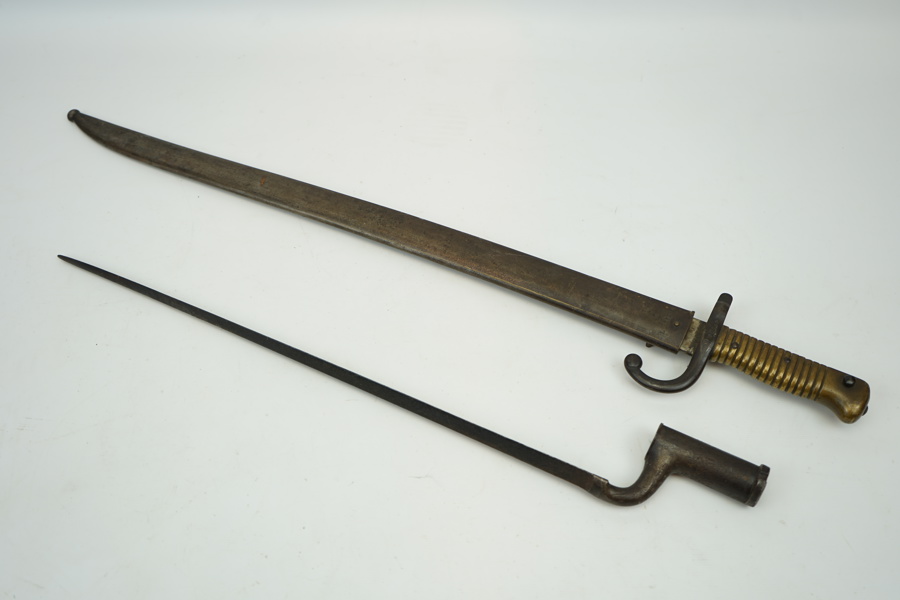 Bajonetter, 2 st, metall, 1800-tal.