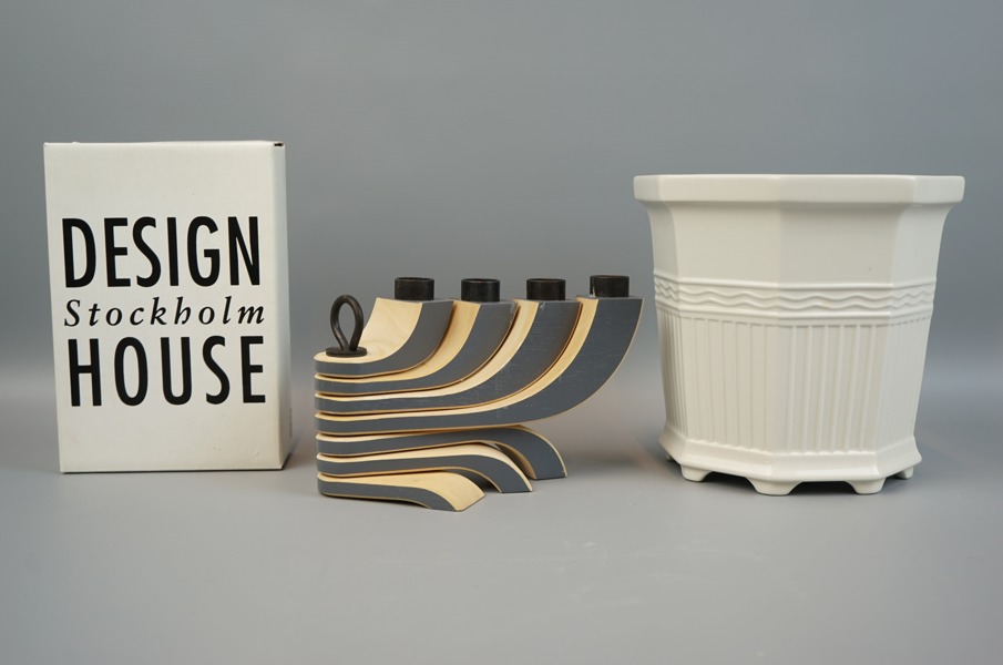 Ljusstake och ytterfoder, trä/porslin, Jonas Grundell, ''Nordic Light'', Design House Stockholm och ''Prins Eugens Waldermansudde'', Gustavsberg.