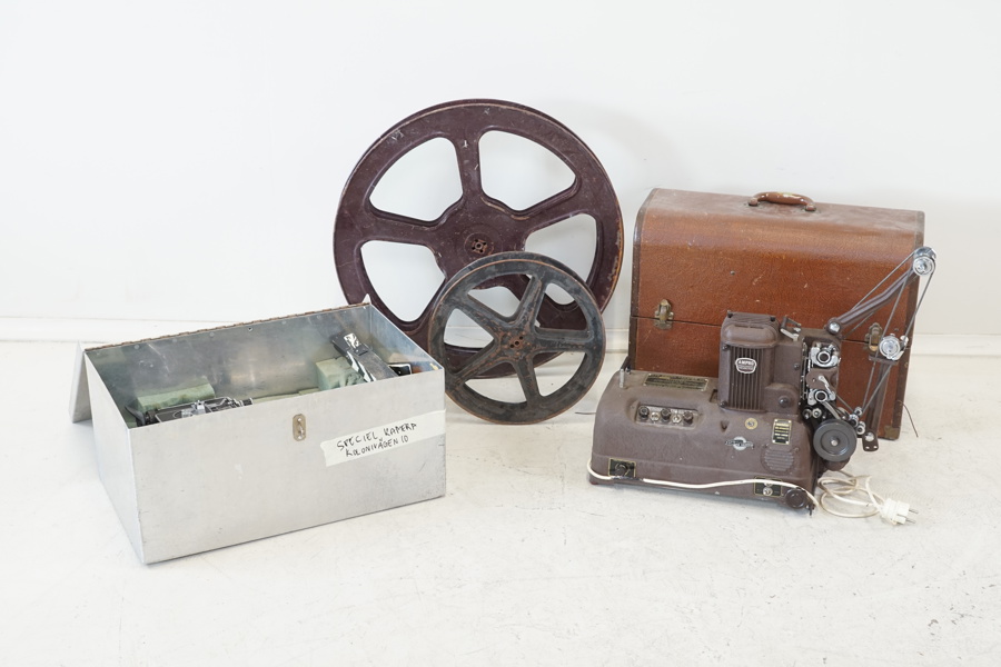 Projektor, Ampro, samt filmkamera, Paillard Bolex, modell H.16, schweiz, samt 2 st filmrullar.