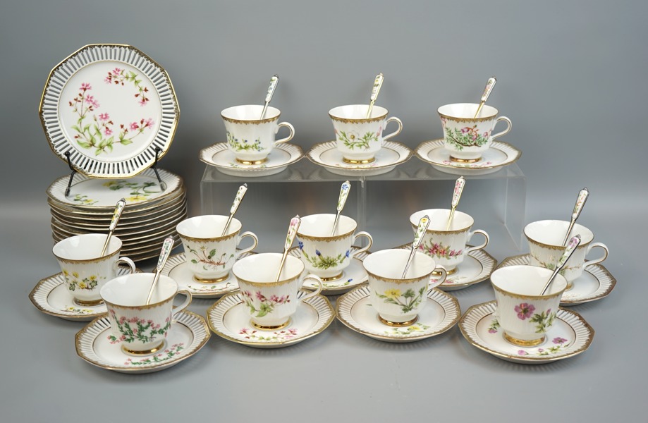 Kaffeservis, 36 delar, porslin, ''Flora Alpina'', Svaneholm.
