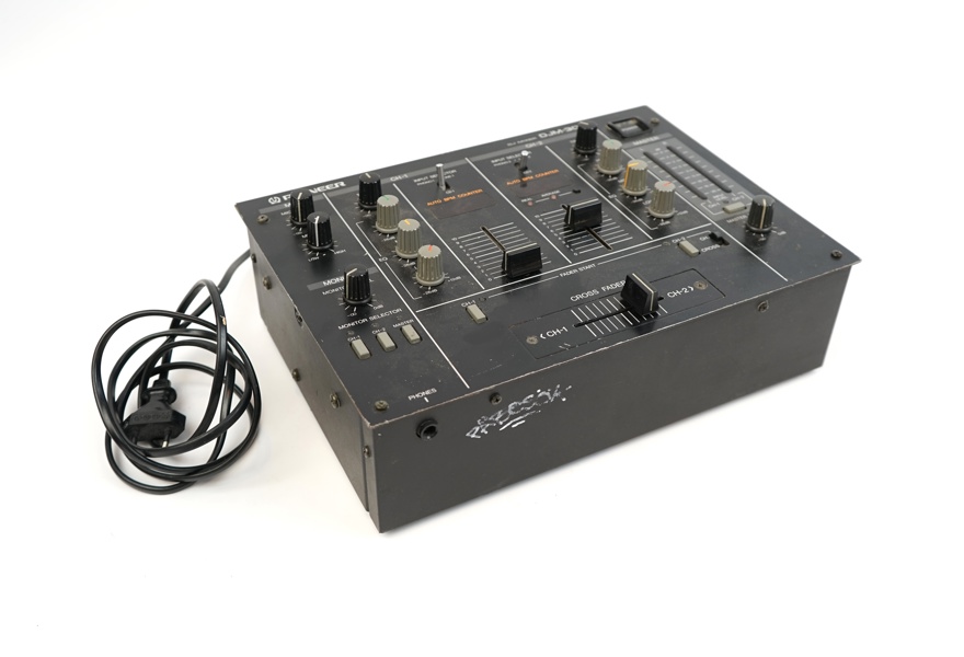 DJ Mixer, Pioneer DJM-300.