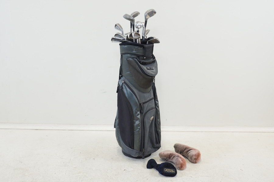Golfklubbor, 18 st, bl.a Spalding, samt golfbag.