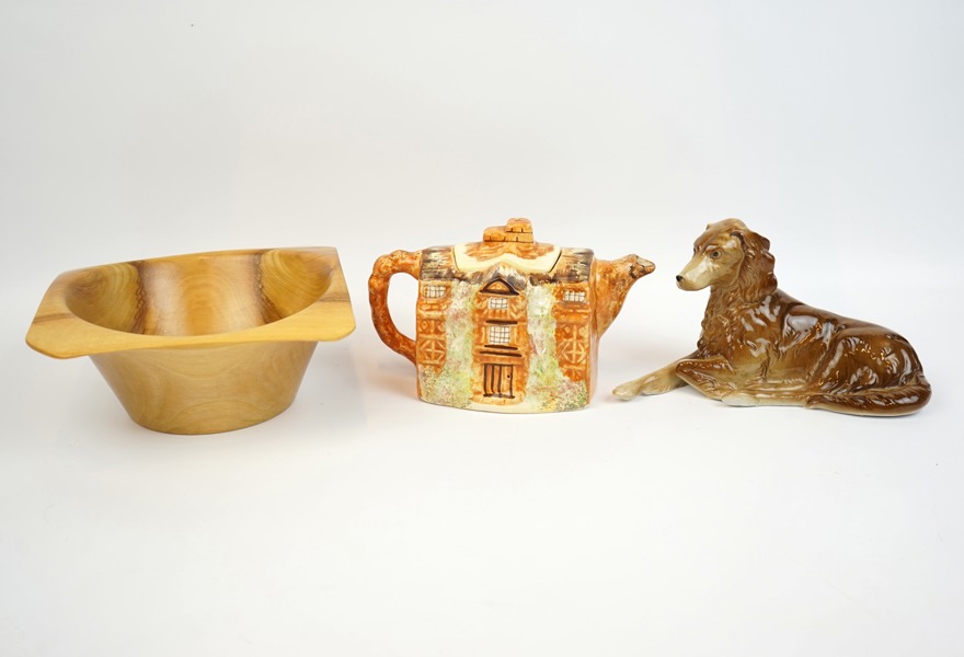Skål, tekanna och figurin, porslin/valnöt, bl.a Arthur Wood, England och Bent Fischlein, Ystad.