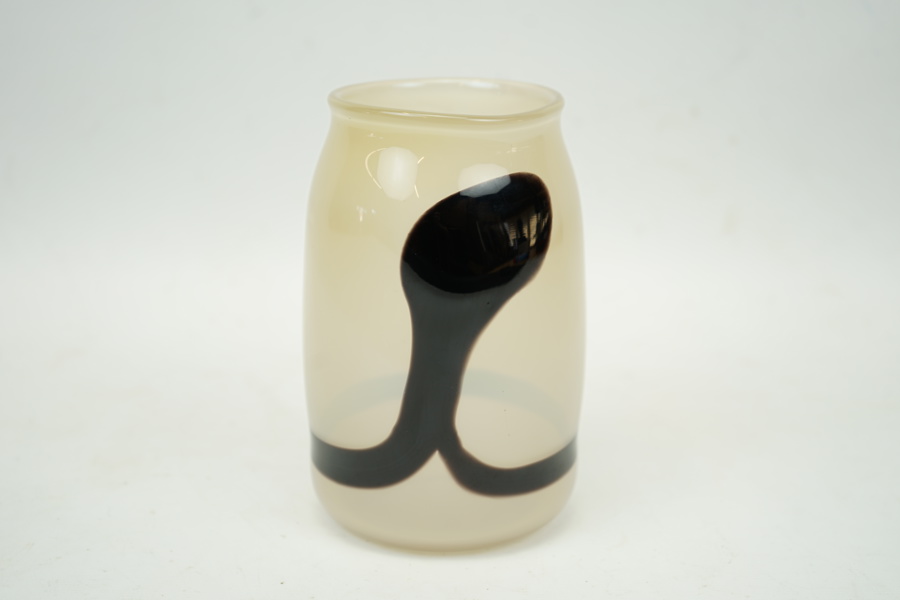 Sigurd Persson, vas, glas, Tranesjö, 1984, signerad.