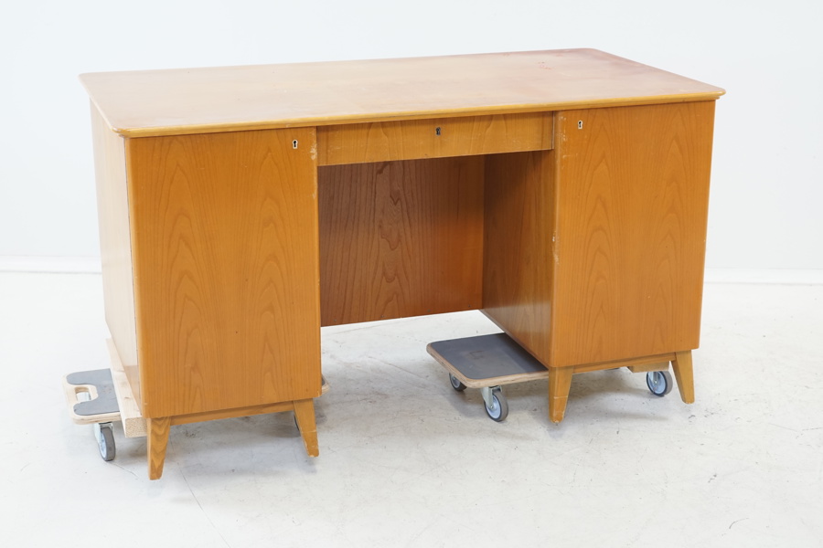 Skrivbord, teak, 1900-talets första hälft.