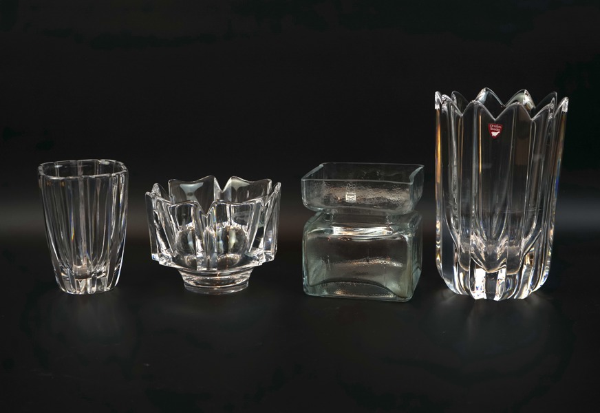 Vaser, 4 st, glas, Orrefors och Riihimäen Lasi.