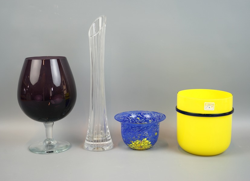 Vas, skål m.m, 4 delar, glas, bl.a Ulrica Hydman Vallien.