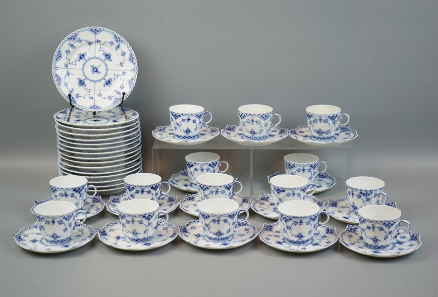 Kaffeservis, 31 delar, porslin, Musselmalet ''Helblond'', Royal Copenhagen.