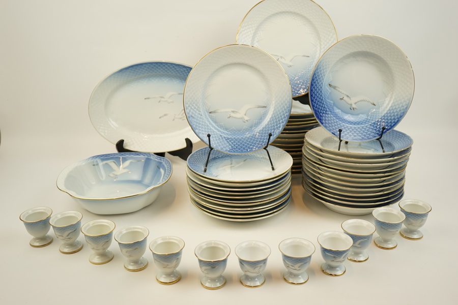 Matservis, 55 delar, porslin, "Måsen", Bing & Gröndahl/ Royal Copenhagen.