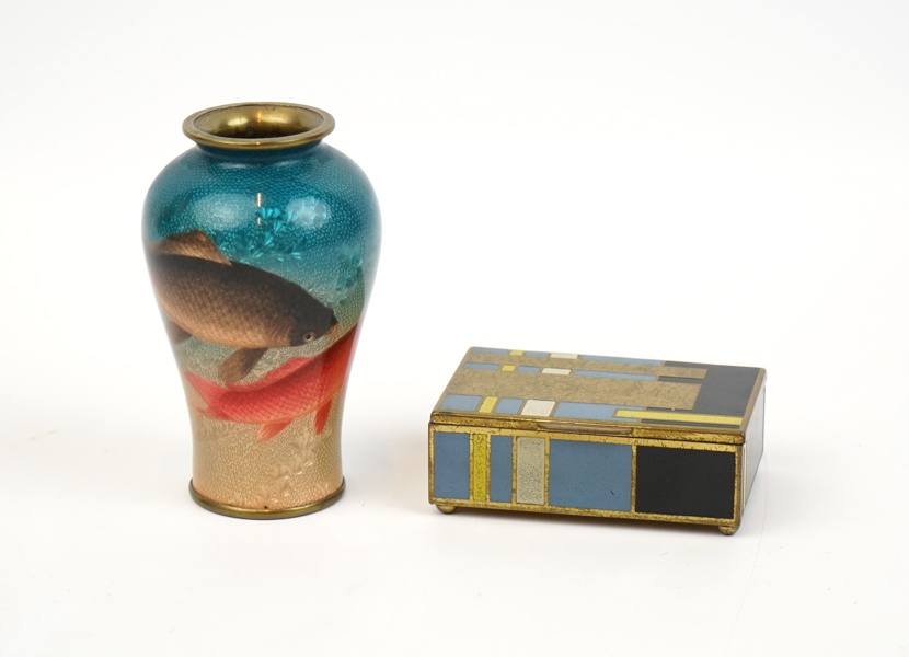 Vas och skrin, cloisonné, bl.a Japan 1800-tal.