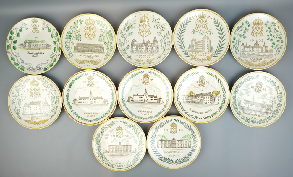Årstallrikar, 12 delar, flintgods, Riksföreningen mot Reumatism, Gefle, år 1950-1961.