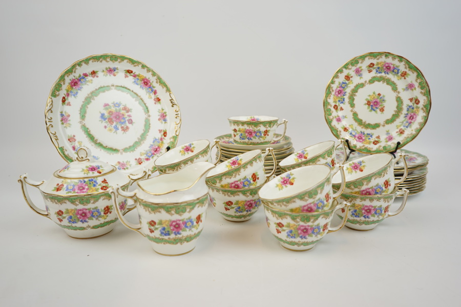 Kaffeservis, 26 delar, benporslin, "Old Royal China", England.