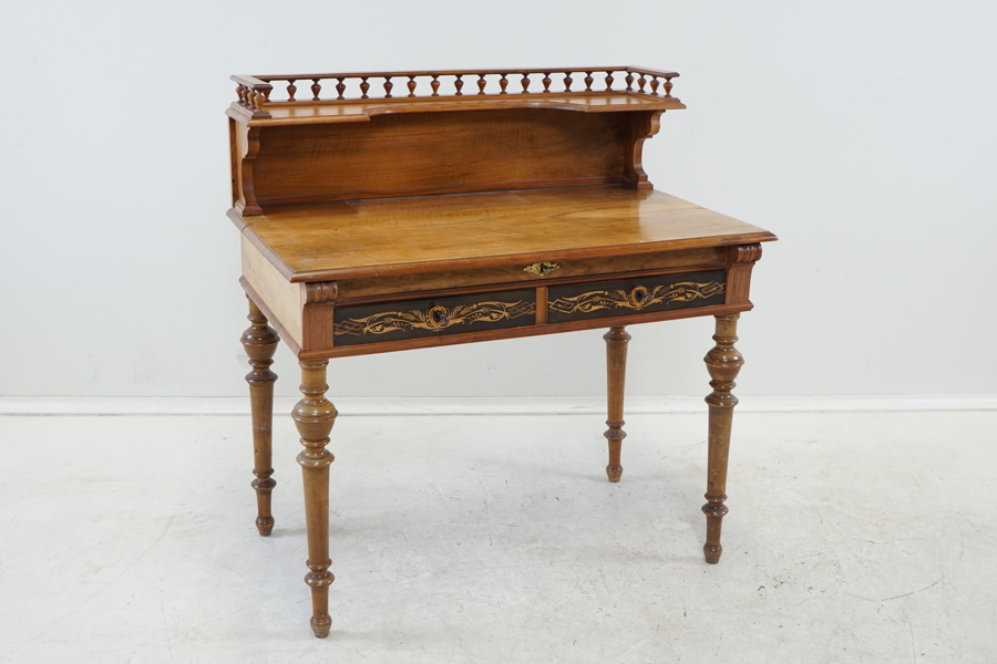 Damskrivbord med uppsats, 3 lådor, valnöt, intarsia, 1900-tal.