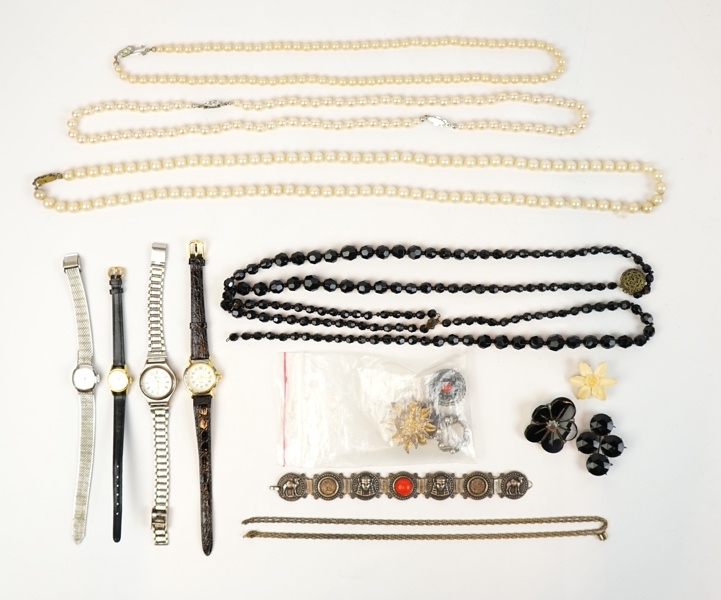 Klockor, pärlor och bijouterier, ett parti, delvis silver, bl.a Seiko.