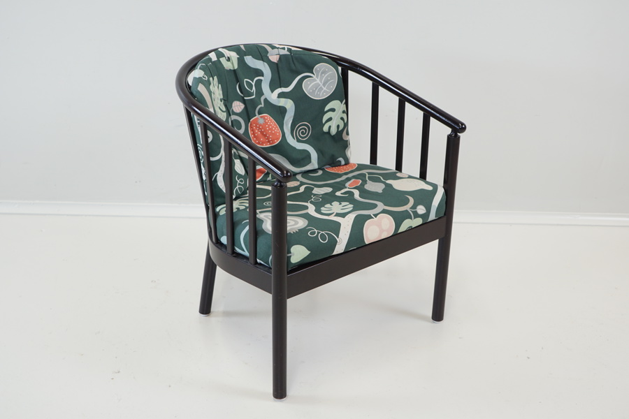 Fåtölj, trä/textil, Stouby, Bella, Danmark.