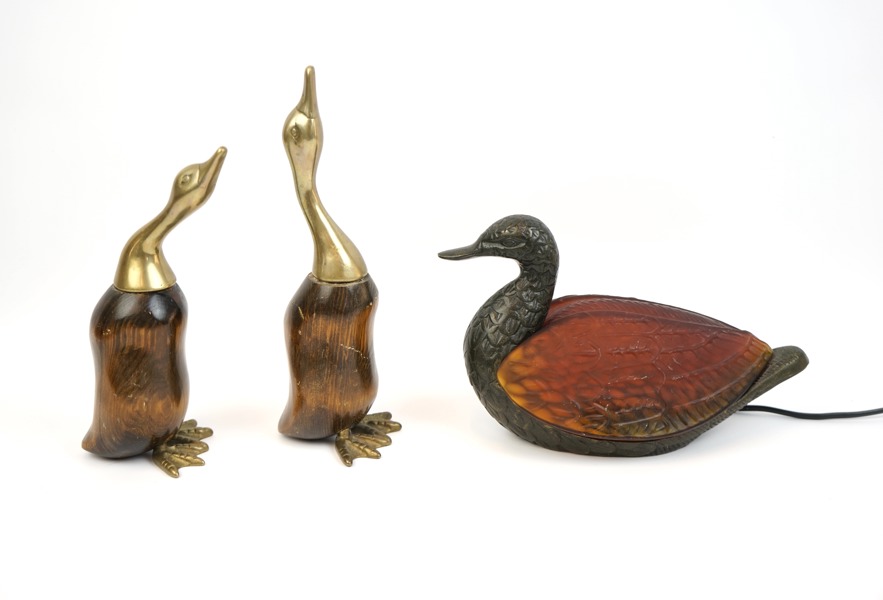 Figuriner och bordslampa, 3 delar, glas/metall. 