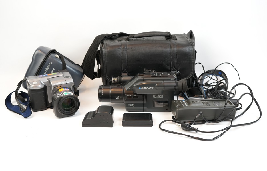 Digitalfilmkameror, 2 st, Sony Digital MVC-FD91 och Blaupunkt CR-4400 samt tillbehör.