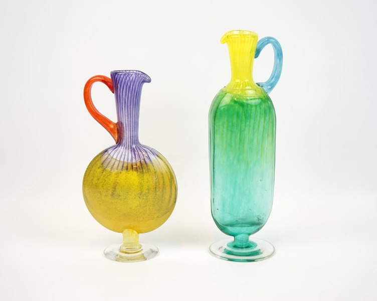 Kjell Engman, kannor, 2 st, glas, ''Bon bon'', Kosta Boda, en signerad.