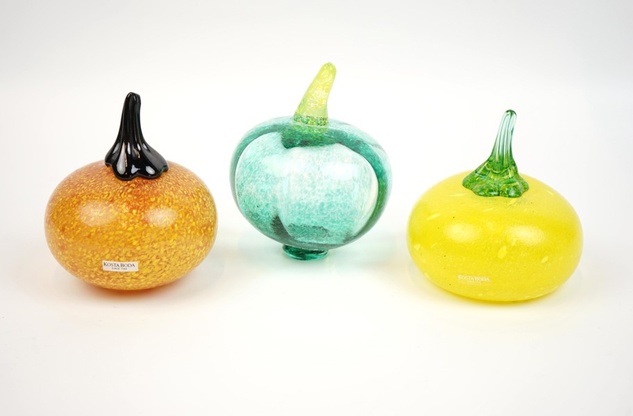 Gunnel Sahlin, konstglas, 3 st, pumpor, Kosta Boda, signerade.