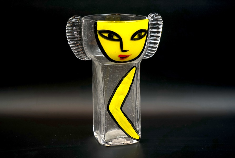Ulrica Hydman Vallien, vas, glas, Kosta Boda, signerad.