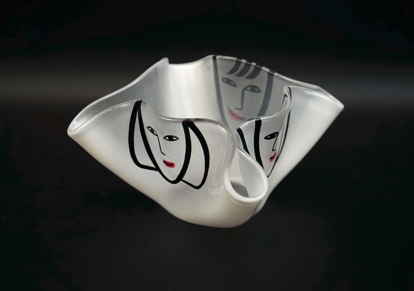 Ulrica Hydman Vallien, skål, glas, ''Happy going'', Kosta Boda.